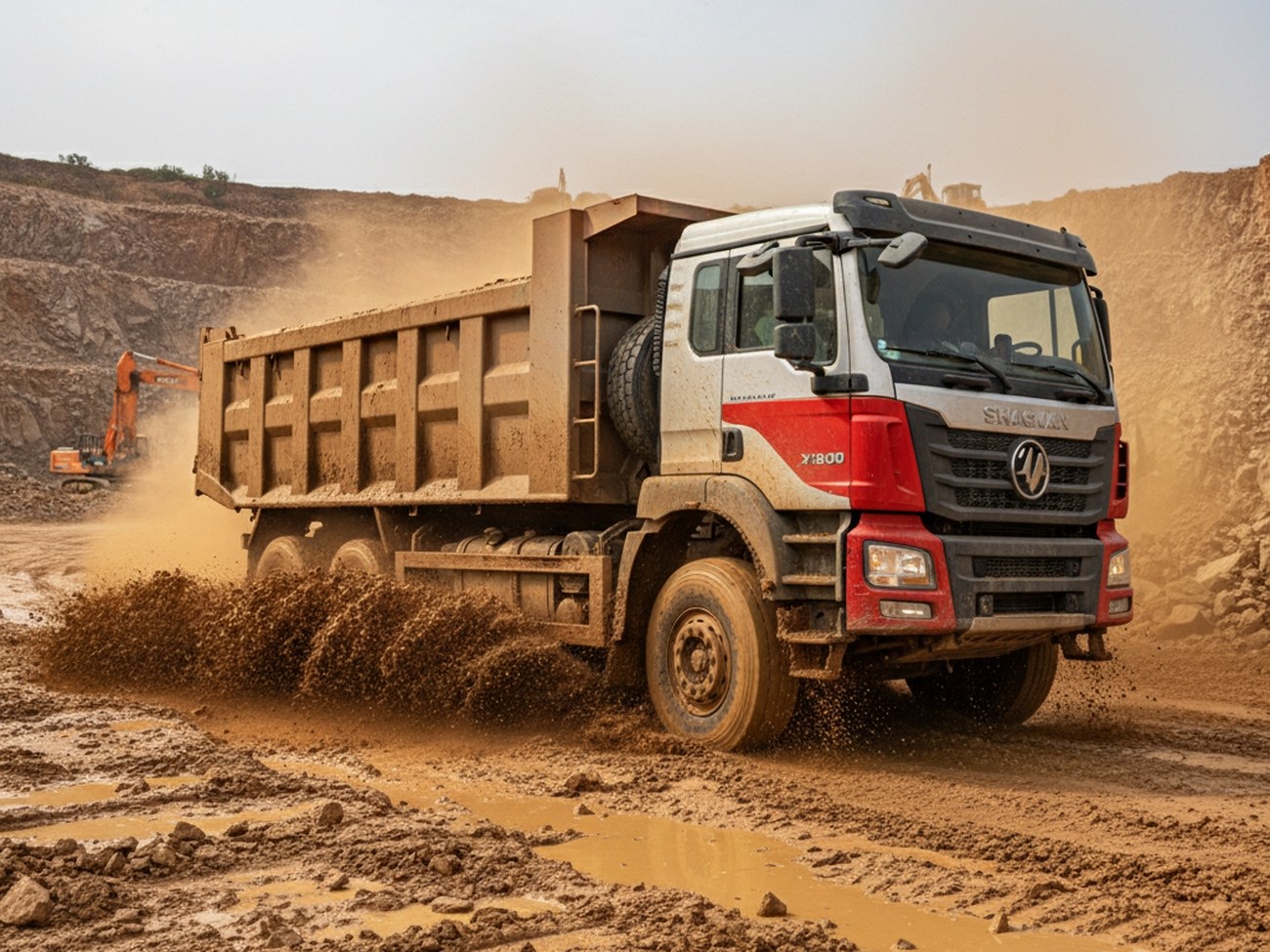 Грузовик SHACMAN X3000 преодолевает карьерное бездорожье